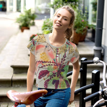 Charger l&#39;image dans la galerie, Peach Tulips All-Over Print Crop Tee
